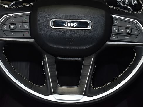 Used 2024 Jeep Grand Cherokee Limited w/ Luxury Tech Group II AWD/4WD image 15