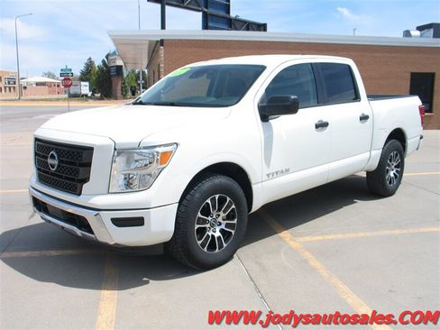 Used 2024 Nissan Titan SV AWD/4WD image 33