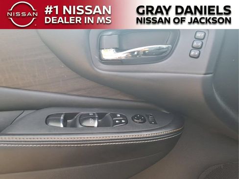 Used 2023 Nissan Murano Platinum w/ Cargo Package FWD image 12