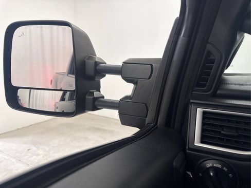 Used 2019 Nissan Titan SL w/ Midnight Edition AWD/4WD image 34