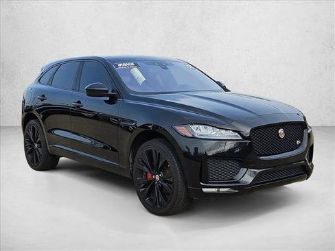 Used 2017 Jaguar F-PACE S image 3