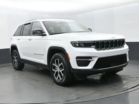 Used 2024 Jeep Grand Cherokee Limited image 2