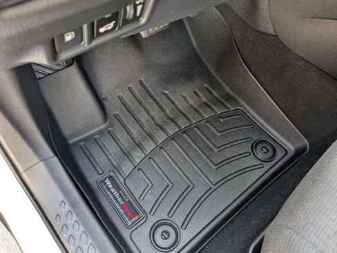Used 2018 Toyota C-HR XLE FWD image 24