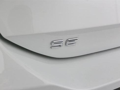 New 2025 Volkswagen Tiguan SE image 11