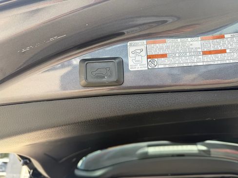 Used 2018 Toyota RAV4 XLE AWD/4WD image 24