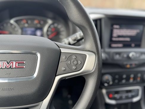 Used 2024 GMC Terrain SLE image 25