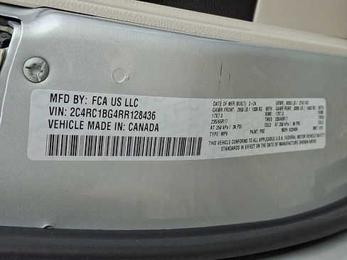 Certified 2024 Chrysler Pacifica Touring-L FWD image 28