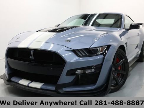 Used 2022 Ford Mustang Shelby GT500 w/ Carbon Fiber Track Pack RWD image 3