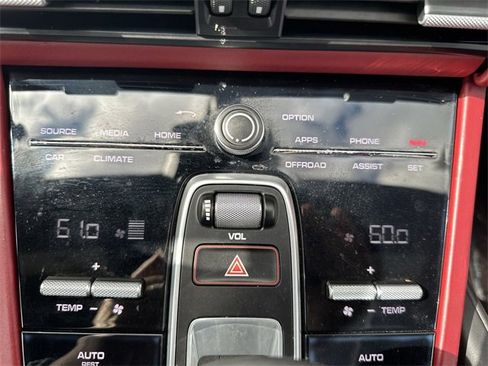 Used 2019 Porsche Cayenne image 30