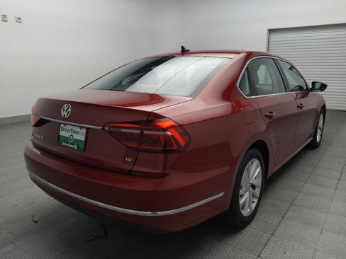 Used 2018 Volkswagen Passat 2.0T SE FWD image 9