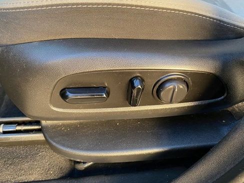 Used 2020 Chevrolet Equinox LS w/ LS Convenience Package image 17