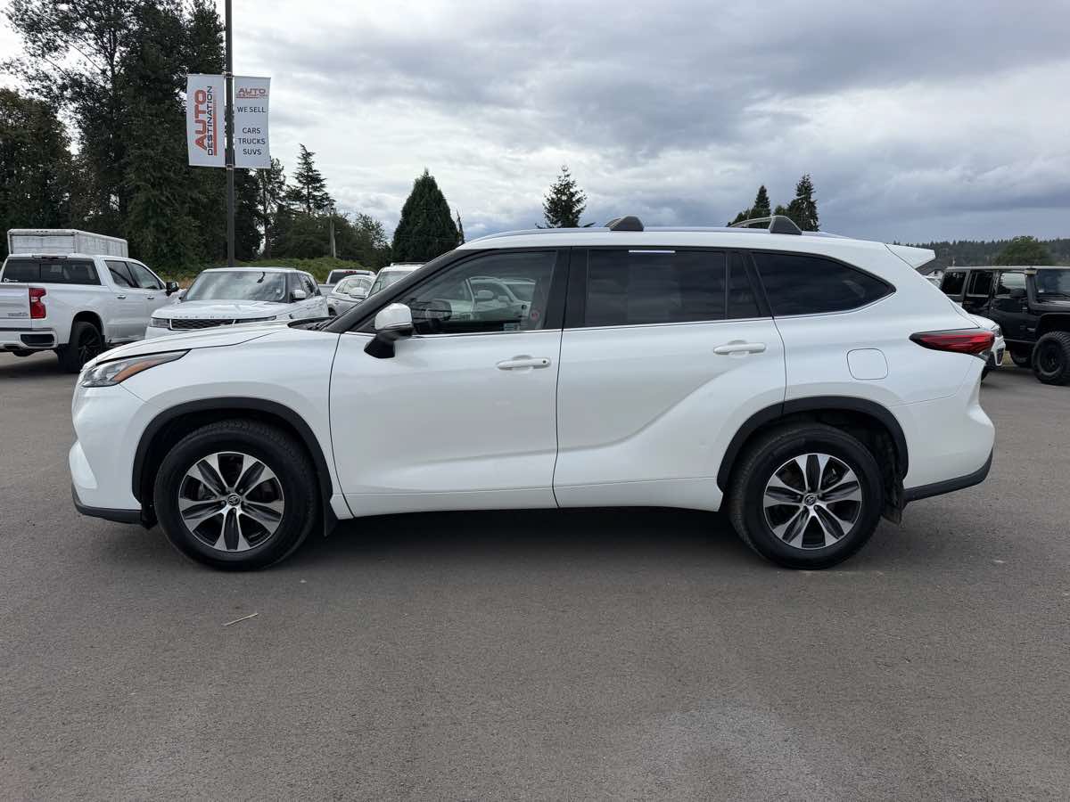Used 2020 Toyota Highlander XLE AWD/4WD image 5