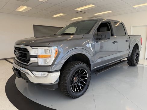 Used 2021 Ford F150 XLT image 3