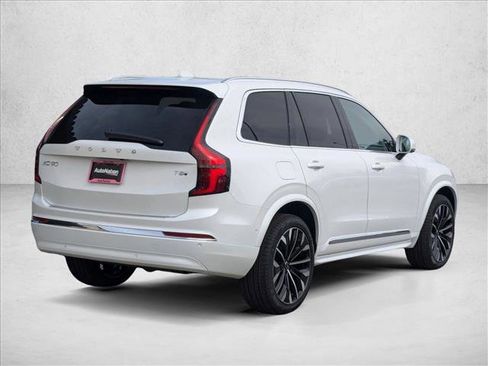 Certified 2025 Volvo XC90 T8 Plus w/ Protection Package Premier image 4