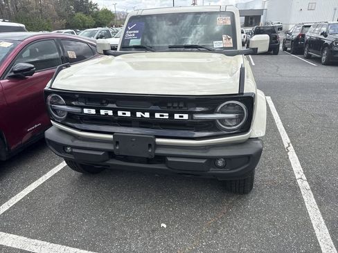 Used 2025 Ford Bronco Outer Banks image 5