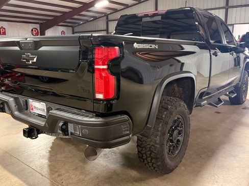 Used 2024 Chevrolet Silverado 2500 ZR2 w/ ZR2 Bison Edition AWD/4WD image 3