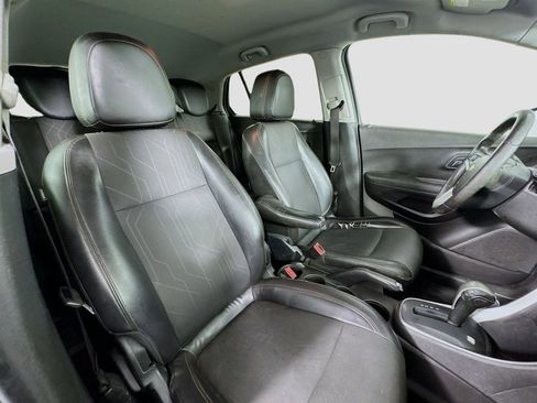 Used 2018 Chevrolet Trax LT w/ LT Convenience Package image 28