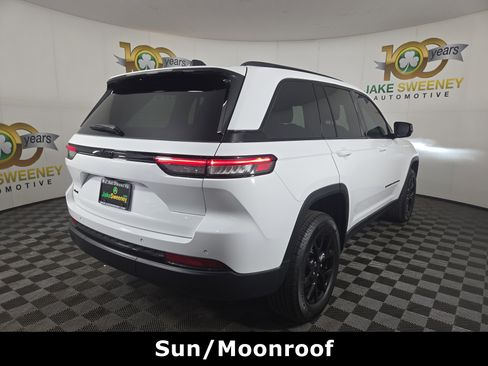 Certified 2025 Jeep Grand Cherokee Altitude image 10