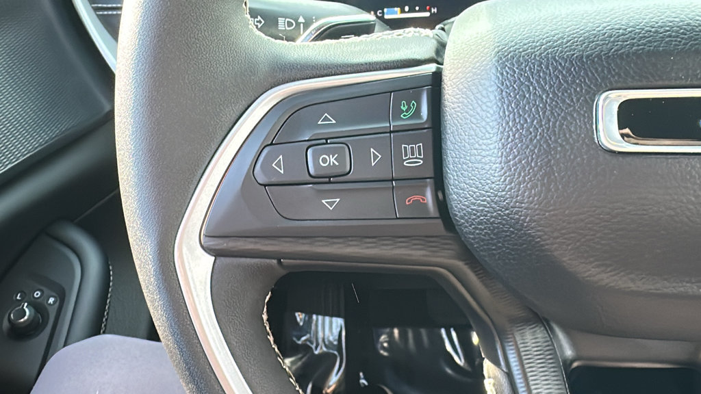Used 2024 Jeep Grand Cherokee Laredo w/ Luxury Tech Group I AWD/4WD image 16