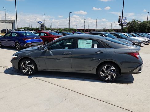 New 2025 Hyundai Elantra Limited image 2