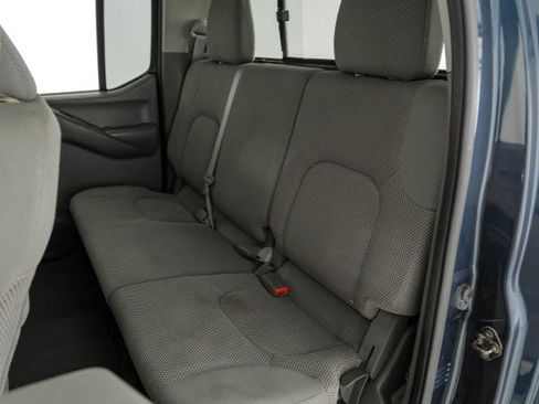 Used 2016 Nissan Frontier SV image 33