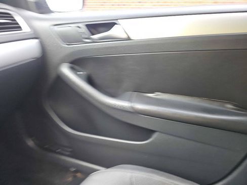 Used 2011 Volkswagen Jetta SEL FWD image 23