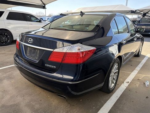 Used 2011 Hyundai Genesis 3.8 image 3