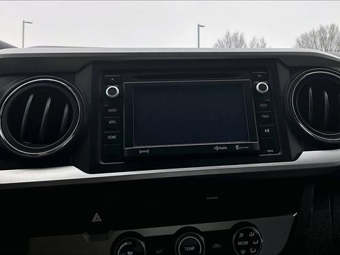 Used 2017 Toyota Tacoma SR5 w/ SR5 Appearance Package (SM) image 33