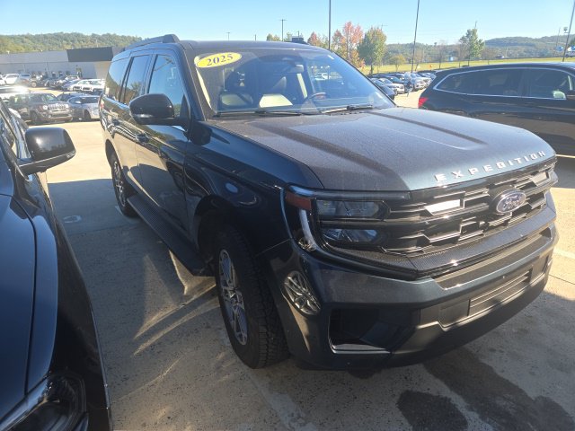 Used 2025 Ford Expedition Active AWD/4WD image 23