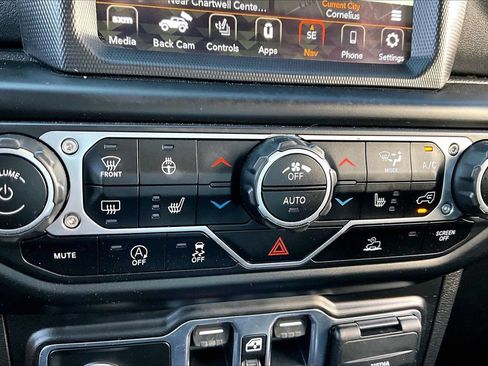 Used 2021 Jeep Wrangler Unlimited Sahara AWD/4WD image 18