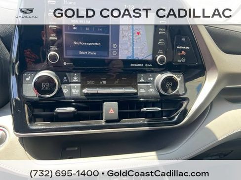 Used 2021 Toyota Highlander XLE AWD/4WD image 23