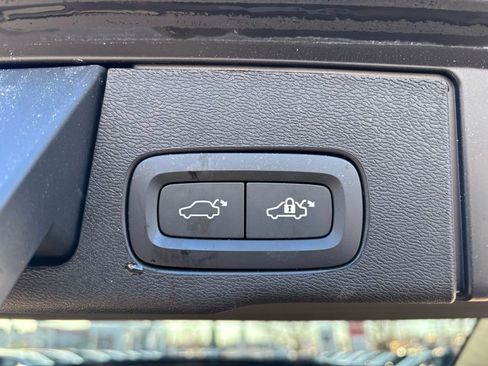 Certified 2024 Volvo XC60 B5 Core w/ Climate Package image 24