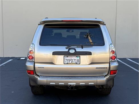 Used 2005 Toyota 4Runner SR5 RWD image 6