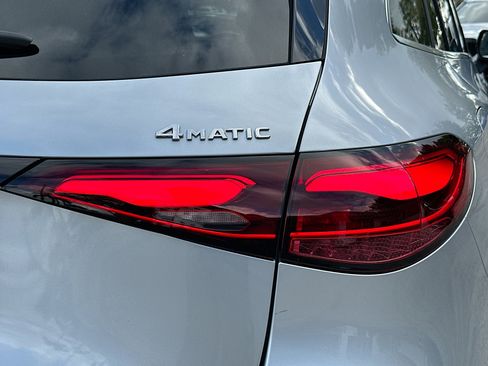 Used 2025 Mercedes-Benz GLC 300 4MATIC image 31