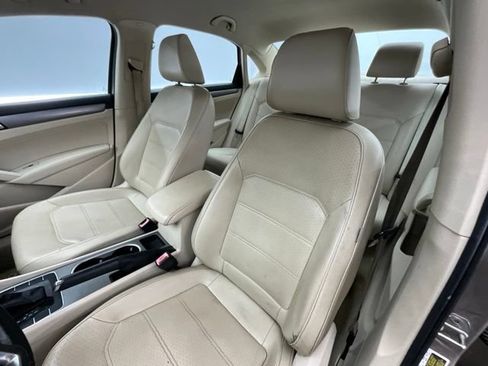 Used 2015 Volkswagen Passat 1.8T SE FWD image 6