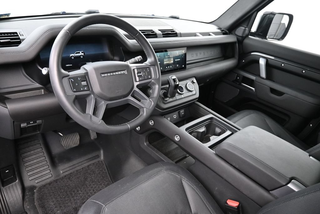 Used 2024 Land Rover Defender 90 X-Dynamic SE AWD/4WD image 4