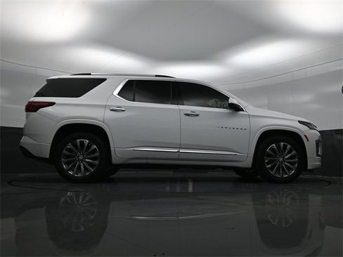 Used 2022 Chevrolet Traverse Premier image 29