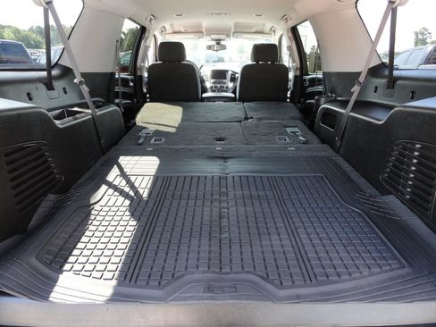 Used 2016 Chevrolet Suburban LS RWD image 15