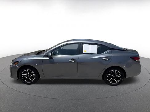 Used 2025 Nissan Sentra SV FWD image 10