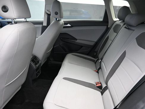 Used 2023 Volkswagen Taos SE w/ Panoramic Sunroof Package FWD image 10