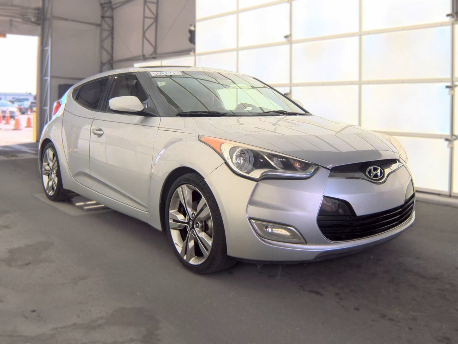 Used 2017 Hyundai Veloster Value Edition FWD image 4
