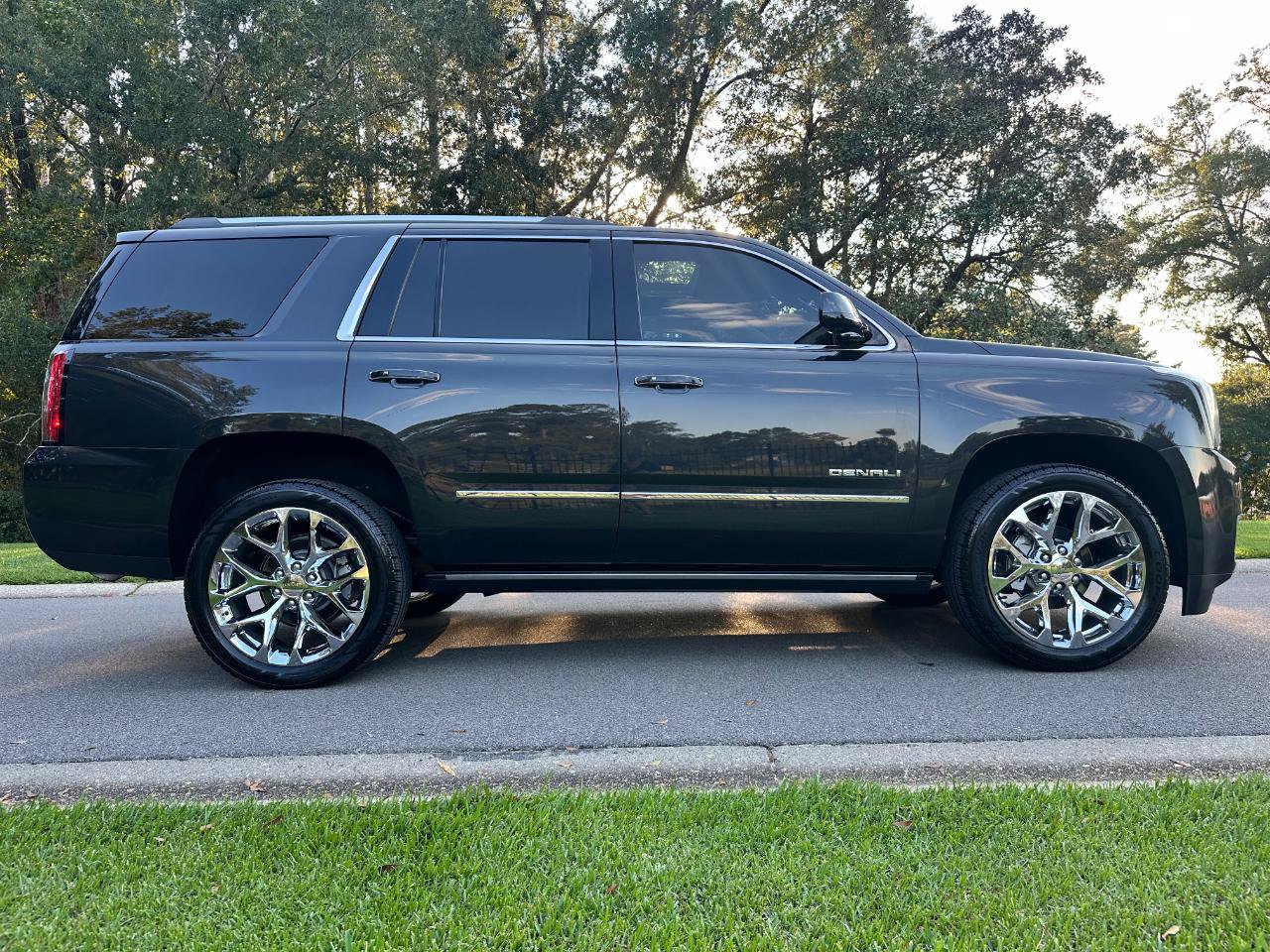 Used 2020 GMC Yukon Denali w/ Denali Ultimate Package RWD image 4