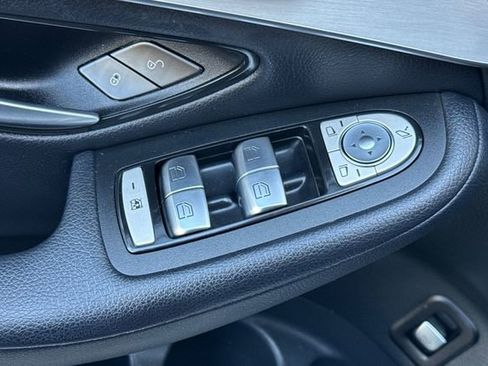 Used 2021 Mercedes-Benz GLC 300 image 12