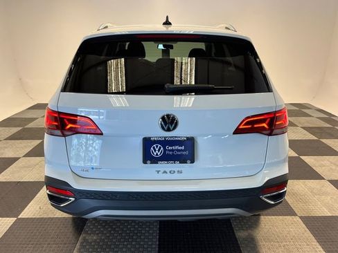Certified 2022 Volkswagen Taos SE FWD image 4