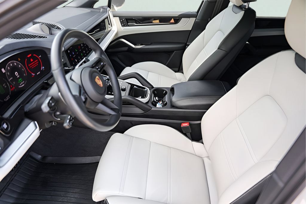 Used 2025 Porsche Cayenne E-Hybrid Coupe AWD/4WD image 12