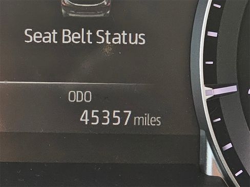 Used 2023 Toyota Highlander L image 24