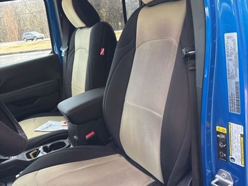 Used 2024 Jeep Wrangler Sahara w/ Safety Group image 34