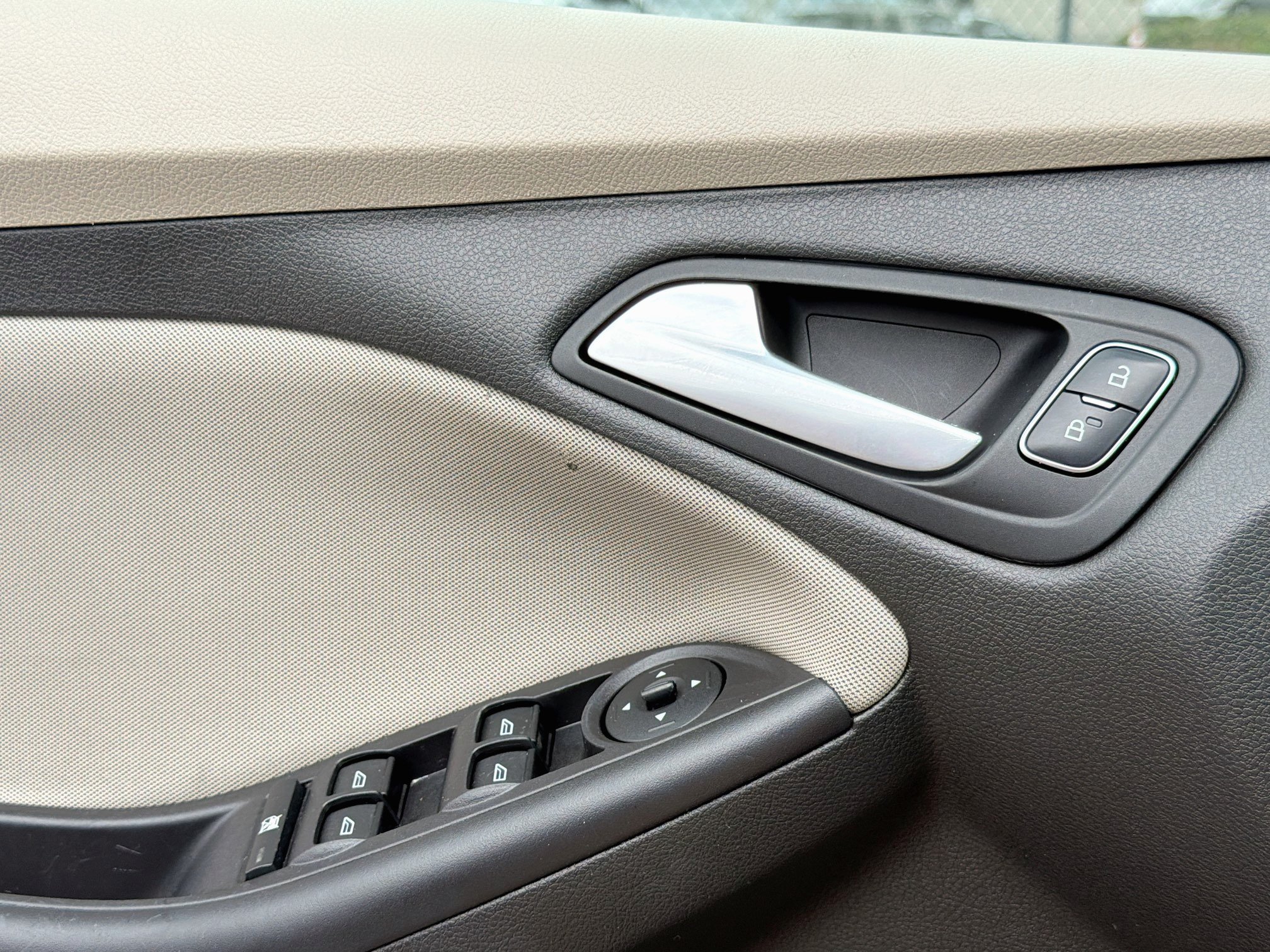 Used 2016 Ford Focus SE FWD image 19