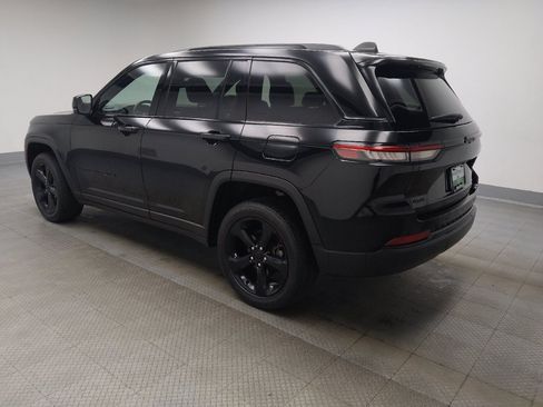 Used 2023 Jeep Grand Cherokee Altitude AWD/4WD image 3