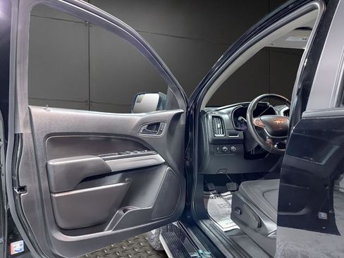 Used 2022 Chevrolet Colorado LT w/ Safety Package image 12